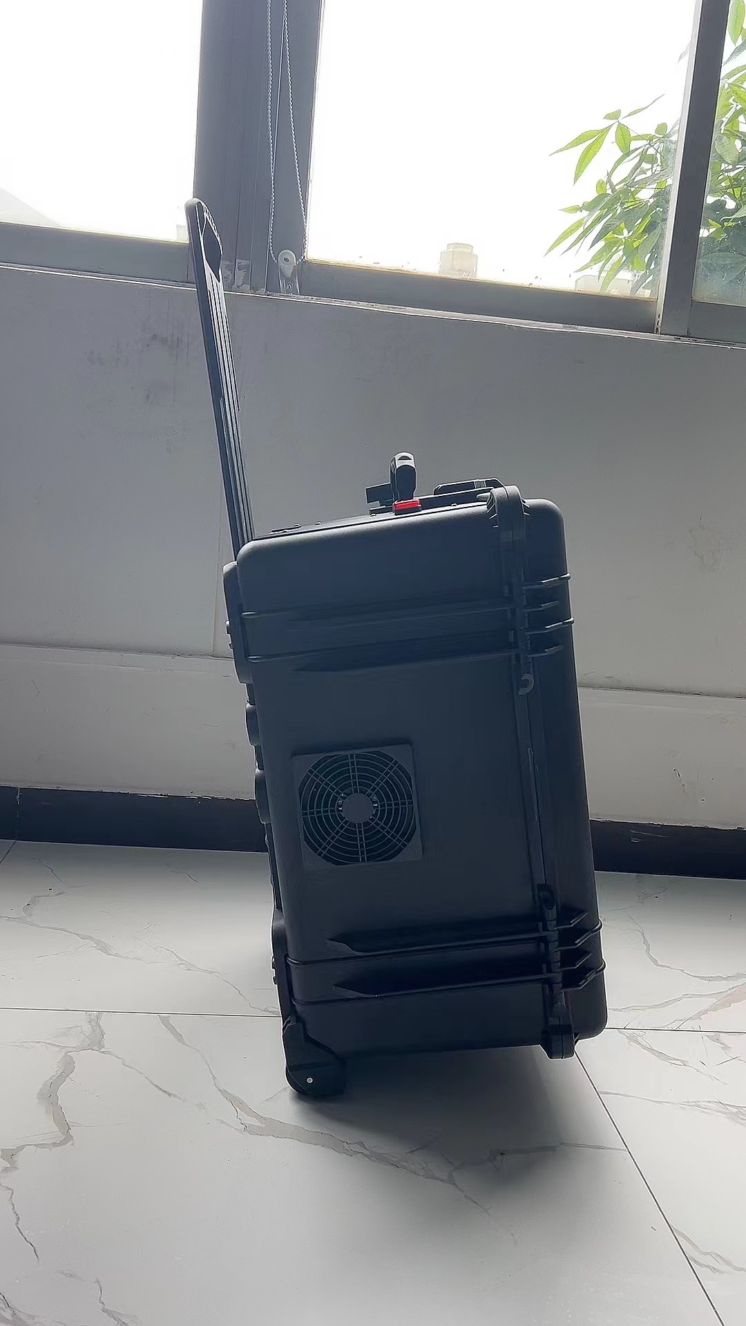 盈江手拉箱型移动通信干扰器